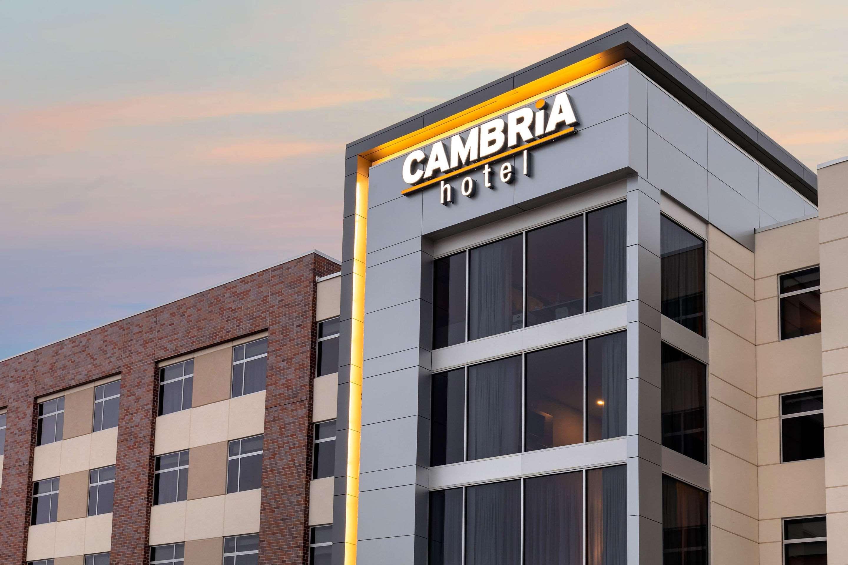 Cambria Hotel Omaha Downtown Exterior photo
